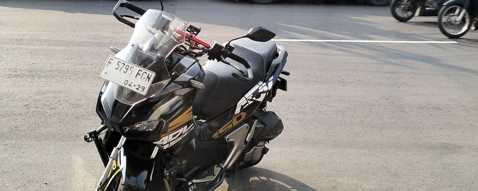 Motor ADV 150 dalam perjalanan touring