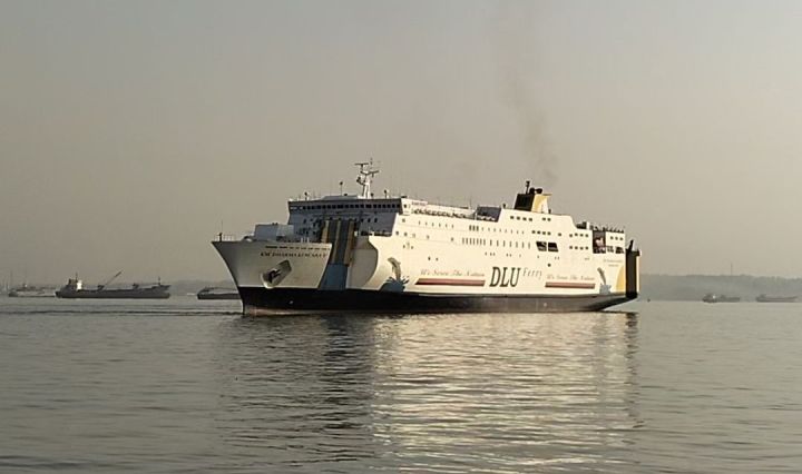 KM Dharma Kencana V di Tanjung Perak, Surabaya